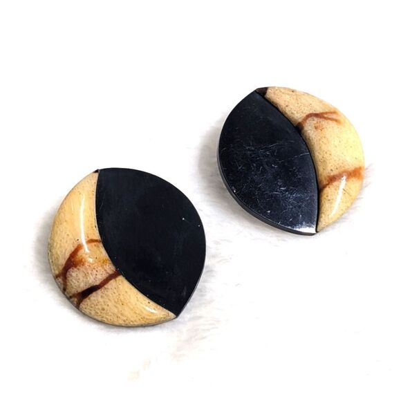Jewelry - Vintage 80's Lucite Black & Bone Clip Earrings